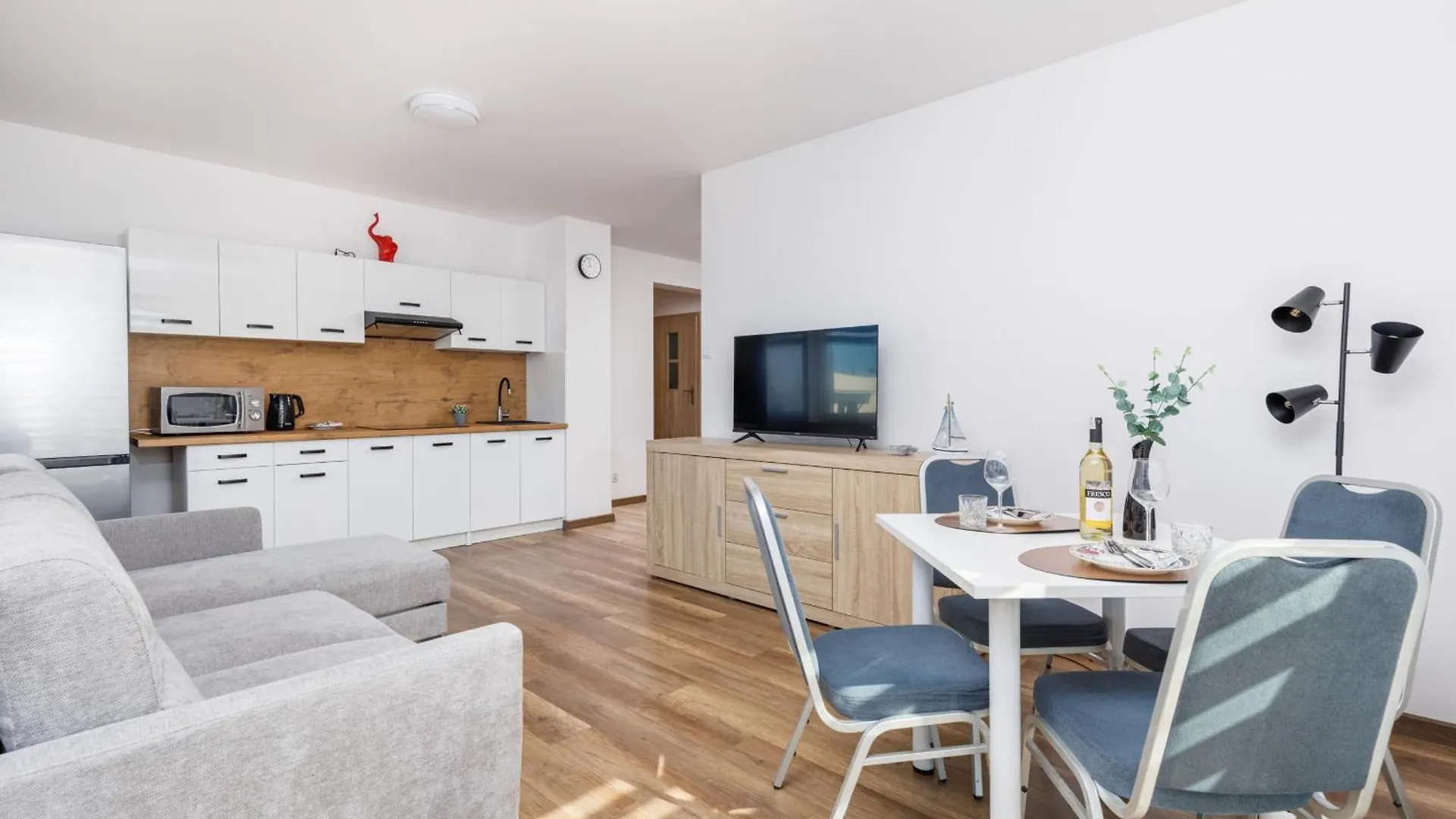 Coast Breeze Stylish Apartment By Noclegi Renters Kolobrzeg Poland