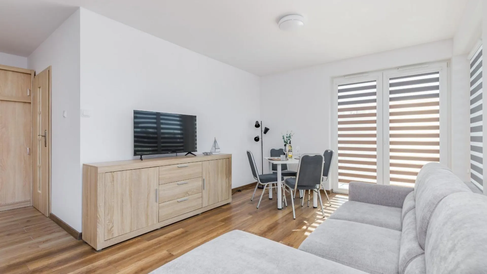 Coast Breeze Stylish Apartment By Noclegi Renters Kolobrzeg