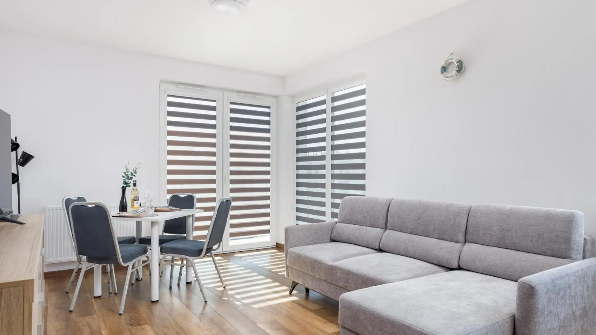 Coast Breeze Stylish Apartment By Noclegi Renters Kolobrzeg